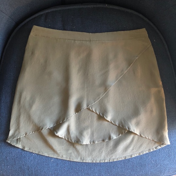Sydney Skirt | Olive Green - Picture 2 of 7